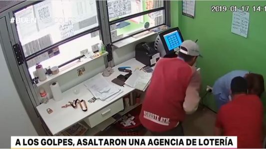 A los golpes, asaltaron una agencia de lotería