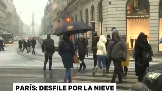 París: desfile por la nieve