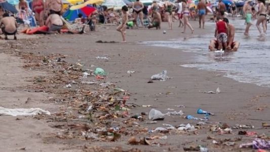 El 82 por ciento de la basura que hay en las playas de la Costa es plástico