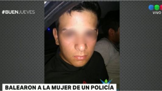 Balearon a la mujer de un policía