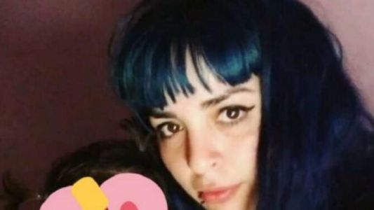 Fue abusada por su hermano entre los 3 y los 11 años: ahora su madre la amenaza