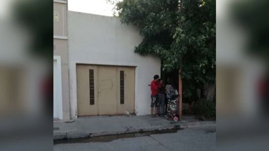 Un vecino alertó por el mal olor en una casa y encontraron el cuerpo de una mujer