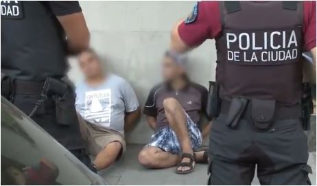 Atrapan a dos motochorros en Boedo