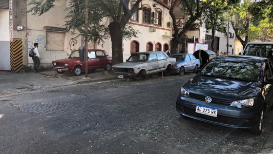 Villa Ortúzar, cementerio de autos abandonados