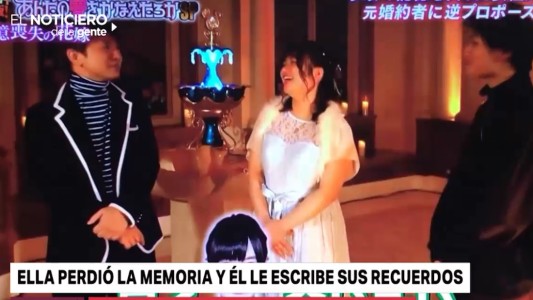 Su novia perdió la memoria y él le recuerda su amor todos los días