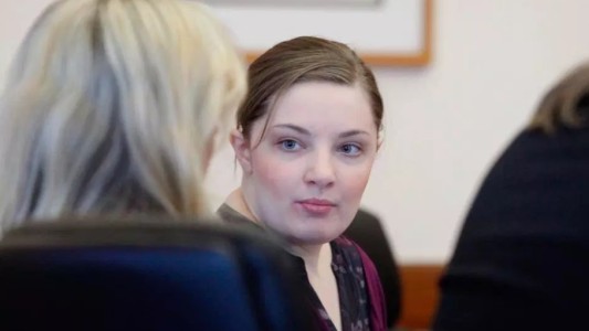 Comenzó el juicio contra la madre que dejó morir a su bebé con el pañal lleno de gusanos