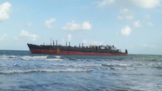 El misterioso barco fantasma sin tripulación  que encalló en la costa colombiana