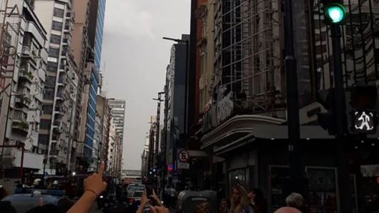 Se incendia un hotel en el centro porteño y hay personas atrapadas