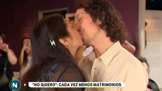 Se casa menos de la mitad de las parejas que hace 30 años