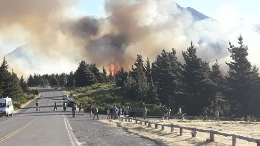 El incendio en Epuyén está fuera de control y afecta a más de 1550 hectáreas