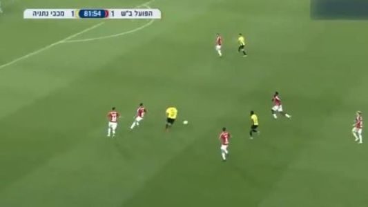 La jugada mágica de un delantero israelí que se volvió viral: cuatro caños en cinco segundos