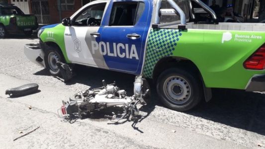 Madre e hija terminan internadas luego de chocar contra un patrullero