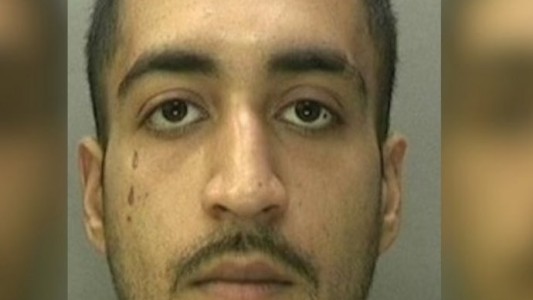 Entró a robar en una funeraria y tuvo sexo con un cadáver