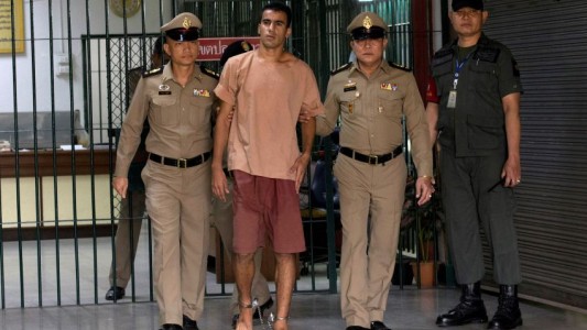 El drama del jugador de fútbol que se fue de luna de miel a Tailandia y quedó preso