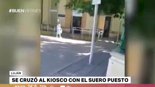 Salió del hospital con el suero en la mano, compró en el kiosco y volvió