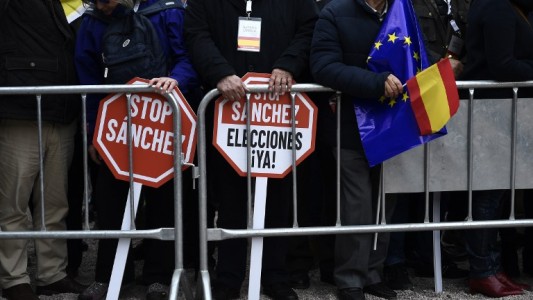 Multitudinaria marcha contra Pedro Sánchez en España