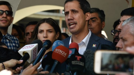 Guaidó advierte a militares que el bloqueo de ayuda es un crimen de "lesa humanidad"