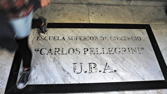 Separaron del cargo a profesor del Pellegrini que trató de "feminazi" a una alumna