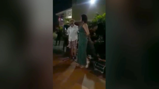 Reveló en plena fiesta la infidelidad de su mujer con su amigo desde hace 20 años y miembro del Gobierno de Maduro
