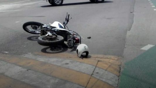 Bebé sufrió fractura de cráneo al caer de la moto en la que viajaba con sus padres