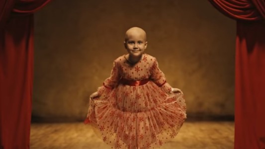 El conmovedor video que pide un aplauso para los nenes que luchan contra el cáncer infantil