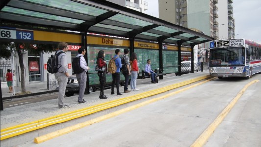 Bolsillo: aumentos para pasajes de colectivo y trenes