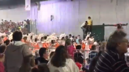 Se derrumbó una tribuna en un carnaval de Córdoba: hay más de 30 heridos
