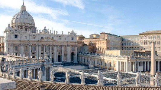 Vaticano: revelan reglas para los curas que tienen hijos
