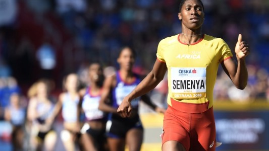 Semenya, contra el nuevo reglamento: "Intenta de manera dolorosa determinar las características sexuales de las atletas"