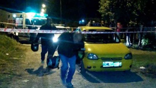 Le tiraron un niño frente al taxi para obligarlo a frenar y asaltarlo