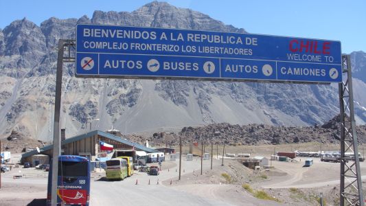 Denunció que le robaron el auto en Chile y en Argentina quieren cobrarle "derechos de exportación"