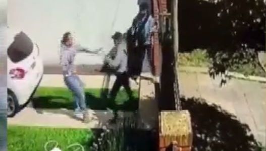 Quisieron robar en una casa, el dueño se defendió a las piñas