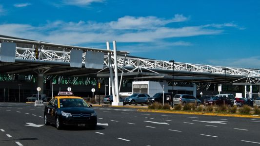 Mafia de los taxis en Ezeiza: detuvieron a un delegado sindical y a otros 8 choferes