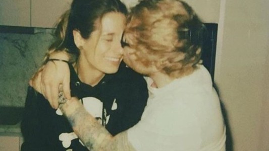 Ed Sheeran se casó con una amiga de la infancia