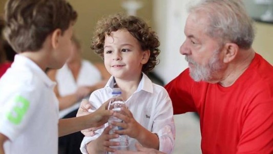 Brasil: falleció un nieto del expresidente Lula por meningitis