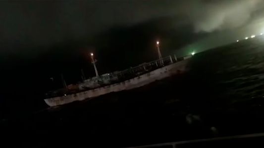 Impresionante persecución de Prefectura Naval a un buque ilegal chino en el mar argentino