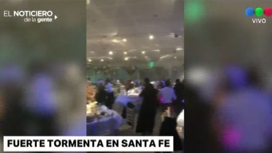 Santa Fe: la tormenta se llevó el techo de una fiesta