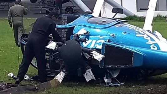 Video: se estrelló en un parque un helicóptero de la Policía