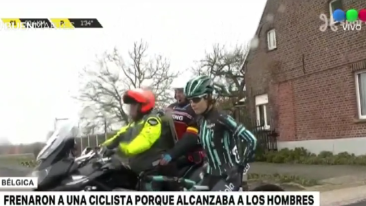 Carrera machista: frenaron a una ciclista para que espere a las mujeres y no alcance a los hombres