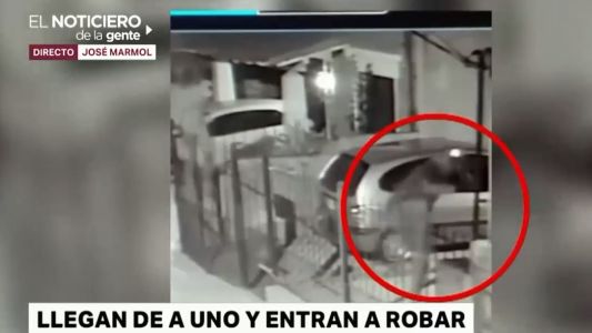 Llegan de a uno y entran a robar