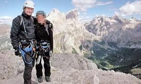 Creyó que era el amor de su vida, pero era un policía enviado por el Gobierno para espiarla