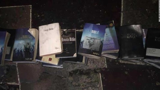 Un incendio arrasó con una iglesia en Estados Unidos, pero las biblias quedaron intactas