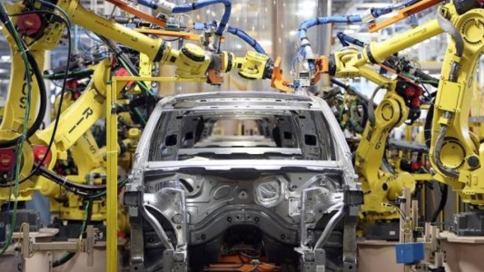 Renault Argentina suspendió a 1.500 operarios