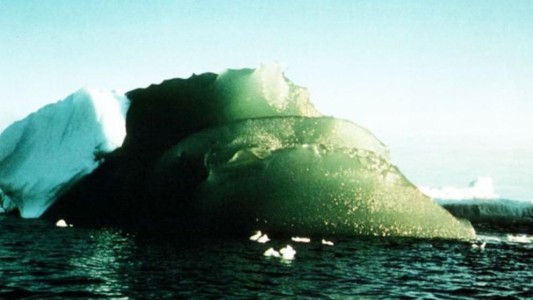 Un científico cree haber revelado el misterio del iceberg verde de la Antártida