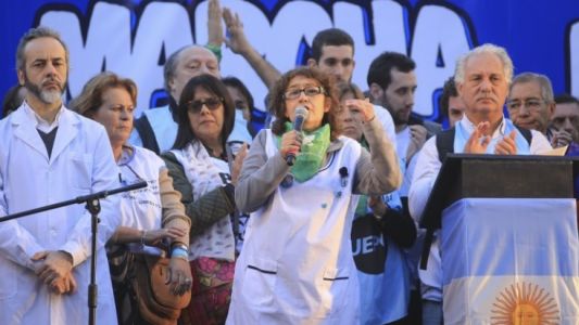 En el primer día de paro, los docentes marcharon a Plaza de Mayo