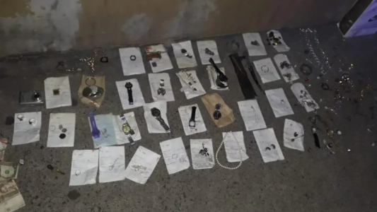 Detuvieron a un ladrón que entró a robar a una joyería y se llevó más de 50 alhajas