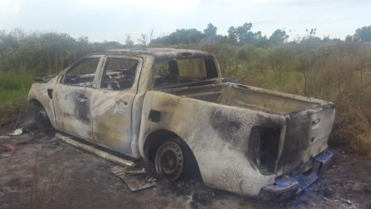 Asaltaron a un policía federal, le robaron una camioneta de la fuerza y la quemaron