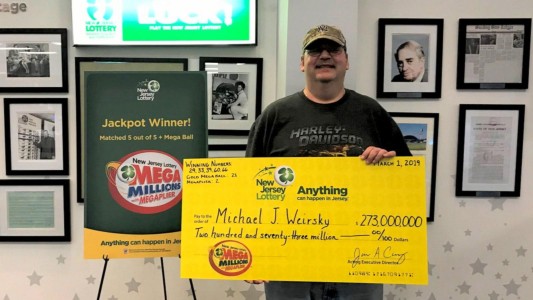 Ganó US$ 273 millones con un billete de lotería que le devolvieron tras haberlo perdido