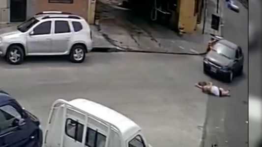 La atropellaron dos veces en segundos y sobrevivió: "Es inexplicable"