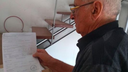 La historia del jubilado que tiene un "DNI mellizo" y tiene deudas de otra persona